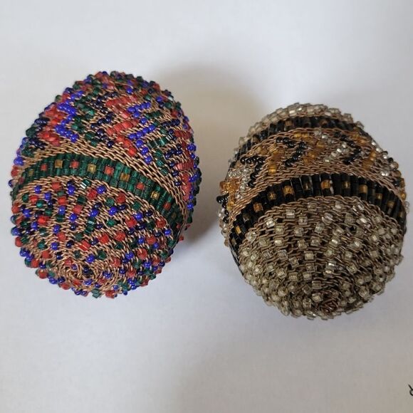 2 Hand Beaded Eggs  Zulu African Art collectible egg - Picture 3 of 4